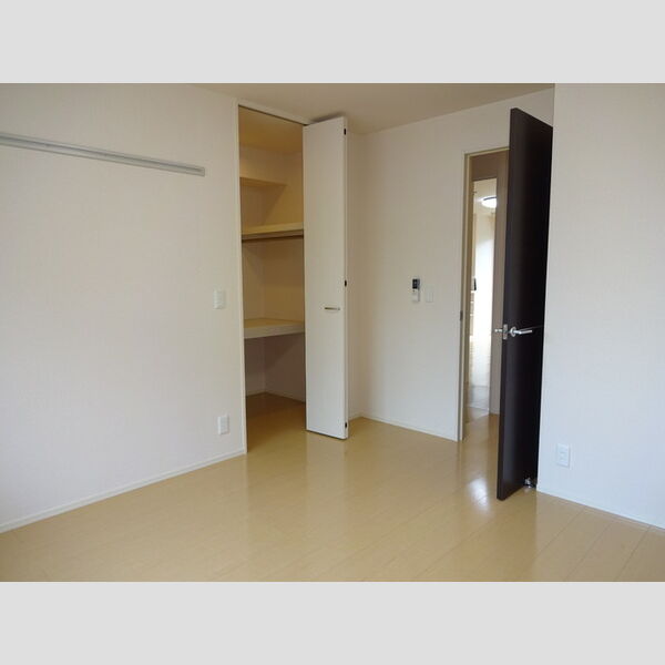 ルシャトーM103号室 洋室