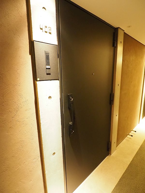 クレヴィアリグゼ日暮里根岸4階 玄関