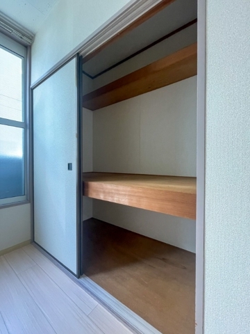 新井ハイツ1階 収納