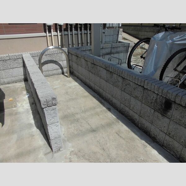 ブランマンジェ バイク置場