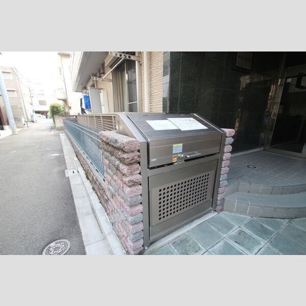 ドエル西尾久 ゴミストッカー