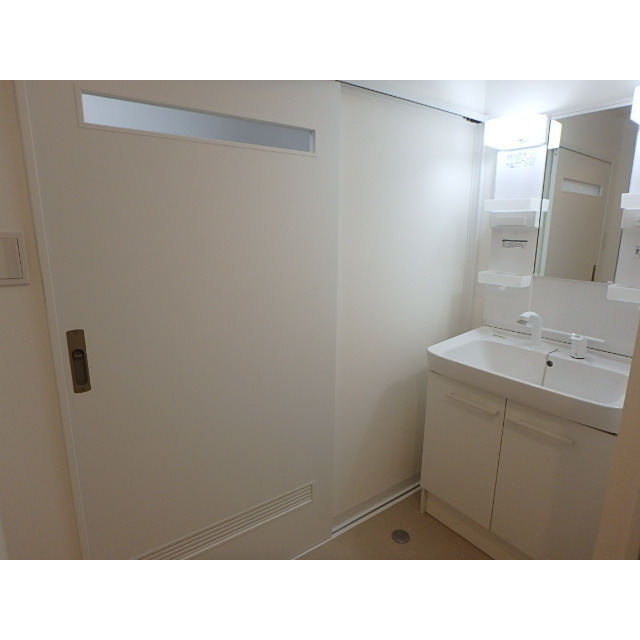 ロイヤルプラザ湘南305号室 内観