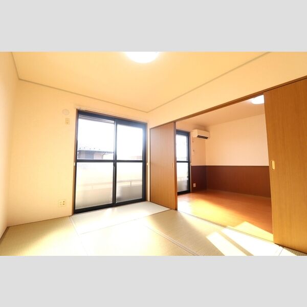 モービルガーデン山田　壱番館203号室 和室からLDK