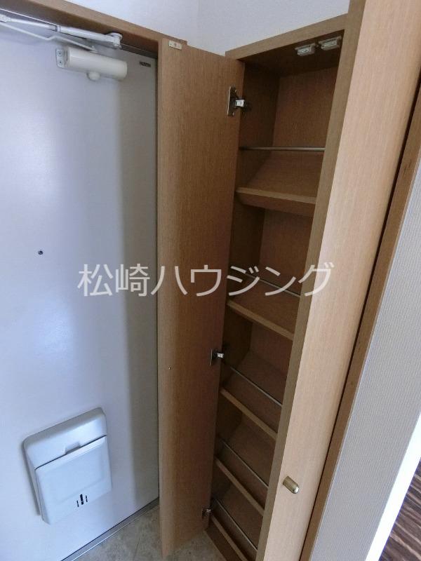 アベニュー新井 玄関