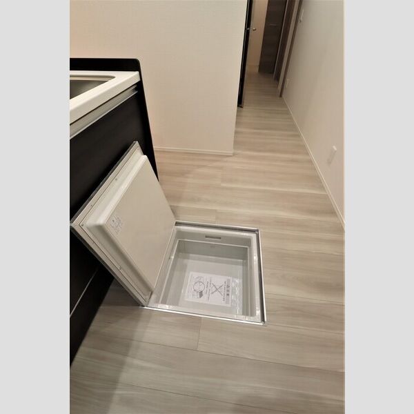 セレスティア中台Ⅱ102号室 床下収納