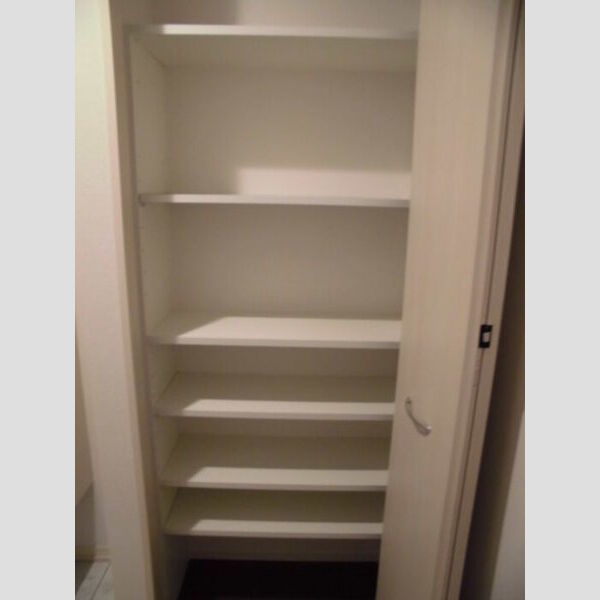 プラムスクエア302号室 302　玄関脇物入