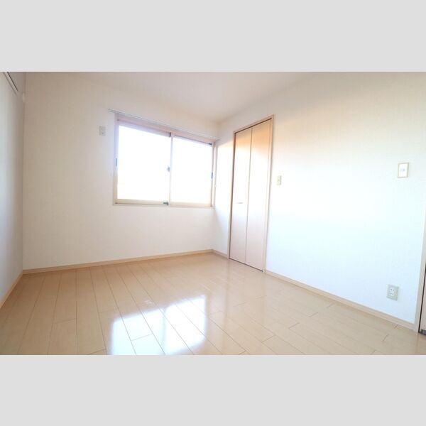 リビングタウン上野台　B202号室 北側洋室