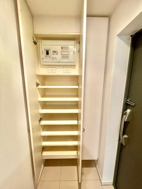 レジディア九段下8階 収納