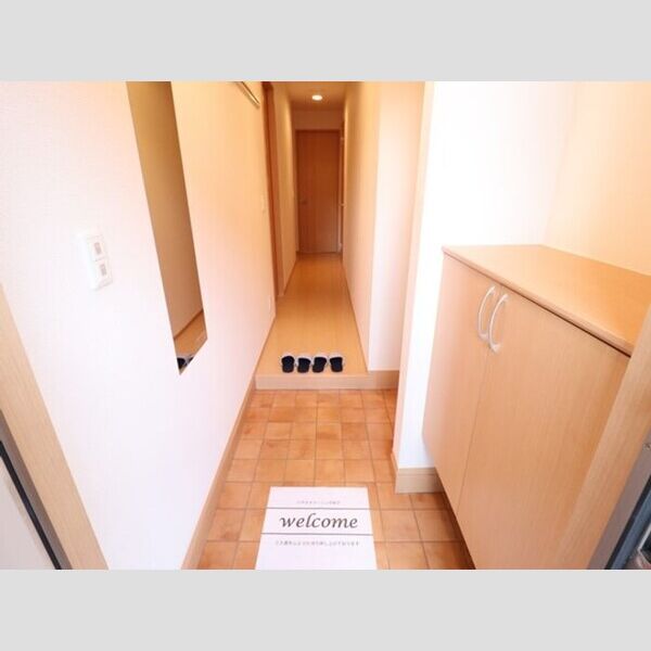 フォレステージ　B 玄関(ステンレス鏡付き!)