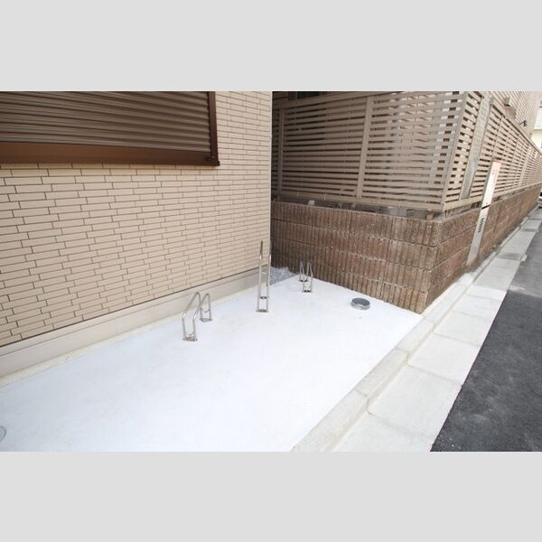 ノーバヤ　カナヤ 駐輪場