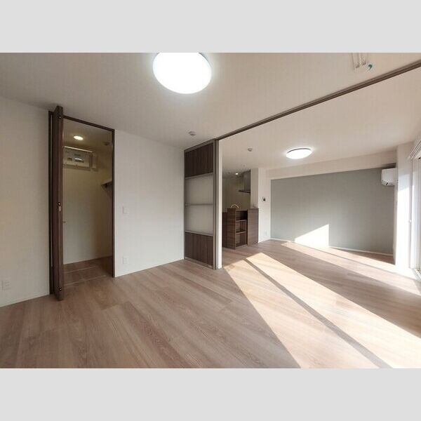 シャイングレイス102号室 洋室①