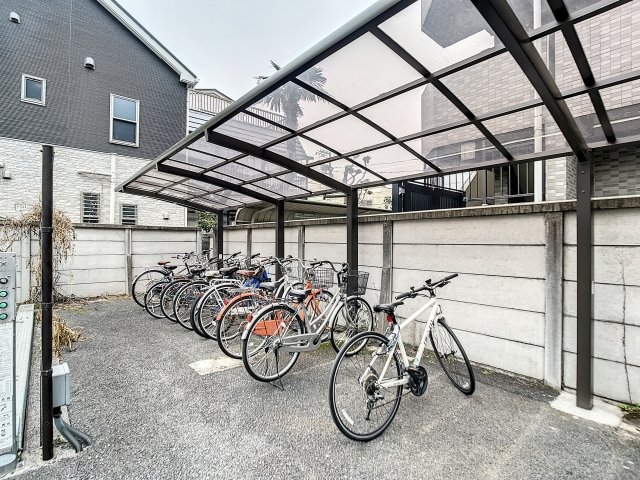 クレアシオン新中野4階 駐輪場