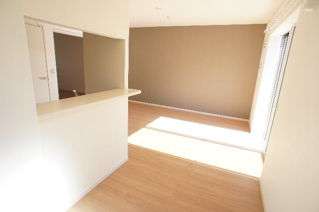 パルグランデ津田沼 こちらのリビングで趣味の時間をお楽しみください