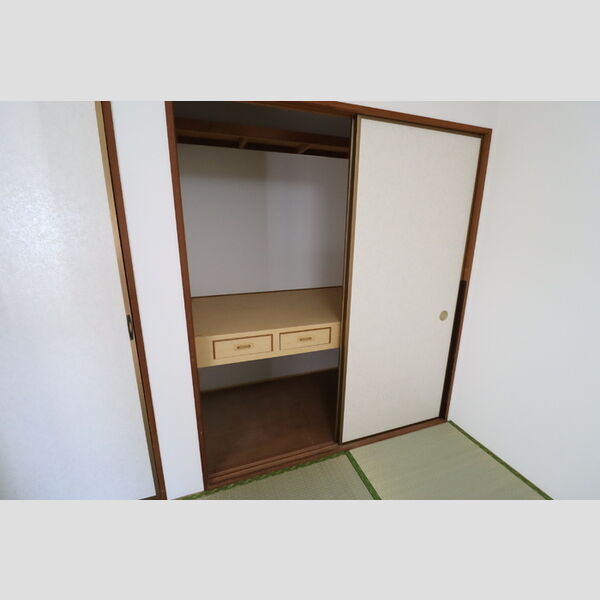 メゾンフェール105号室 押入れ