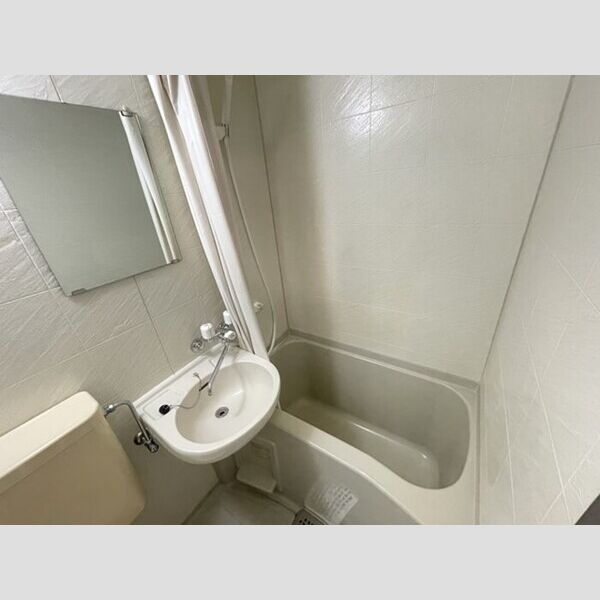 コンフォール小泉202号室 浴室(洗面台付き)