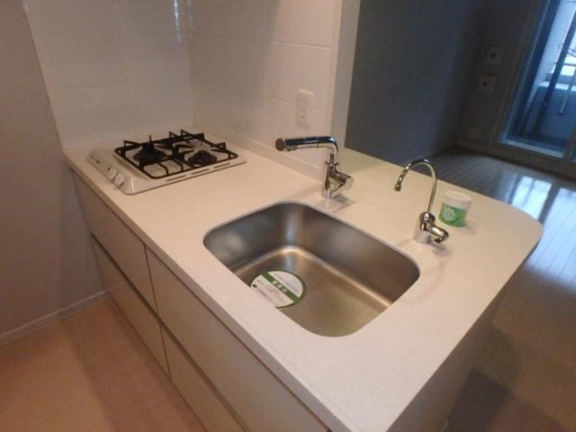 デュオ・スカーラ西麻布タワーＥＡＳＴ システムキッチン（2口ガスコンロ）