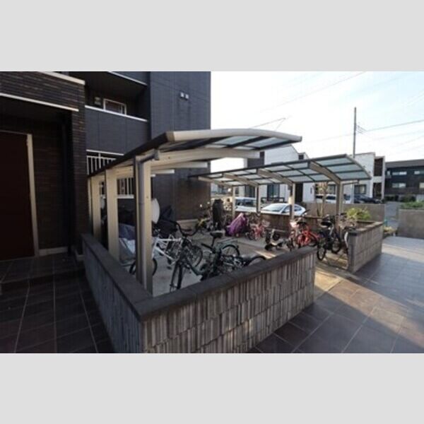 ウエスト レジデンス206号室 駐輪場