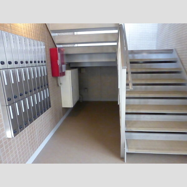 アグスター エントランス