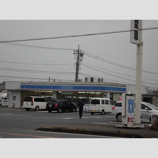 ディアコート鹿放ヶ丘203号室 目の前のコンビニ