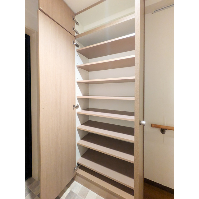 ルクレ川口イースト0903号室 靴箱