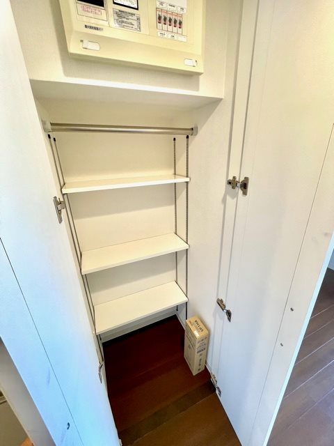 レジディア市谷薬王寺6階 収納