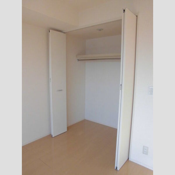 レジデンス三郷　Ⅱ号館 クローゼット