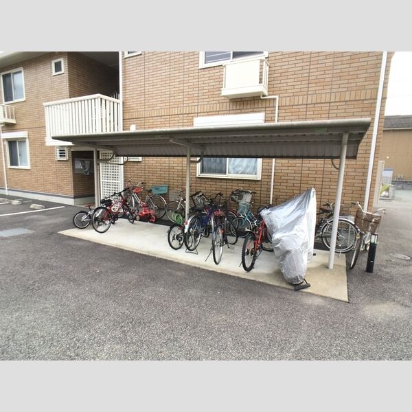 オーキッドハウス 駐輪場です。