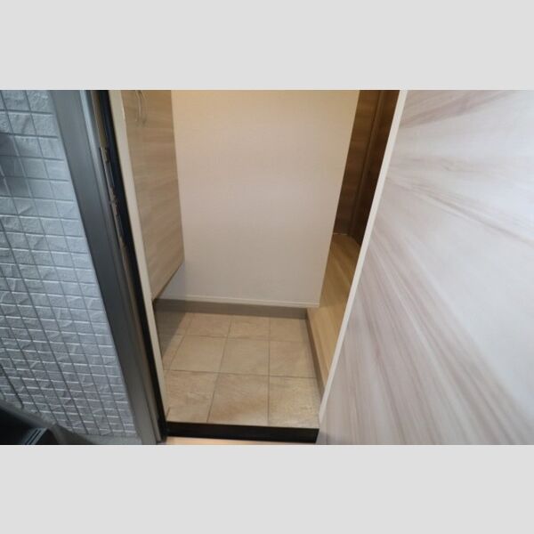 グラナーデ江戸川B 玄関