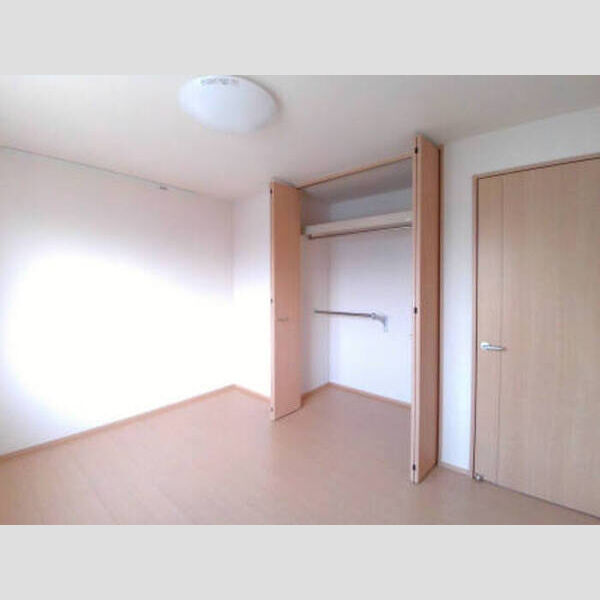 アゼリア　A 照明が備え付けの洋室