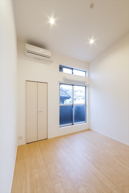 ライトミドル岩槻2階 バルコニー完備　エアコン