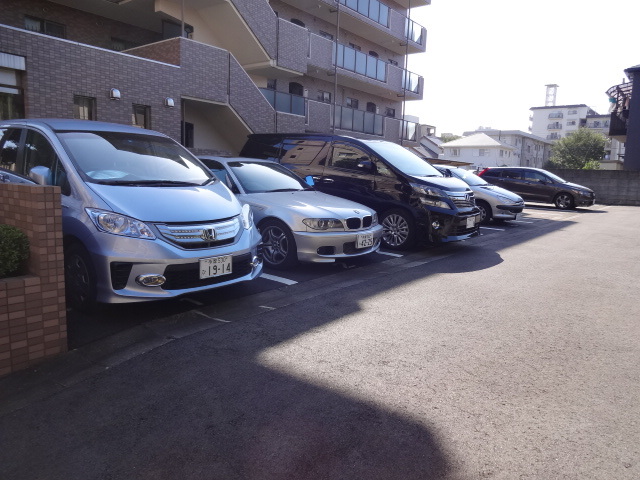 エスポワール三鷹 駐車場