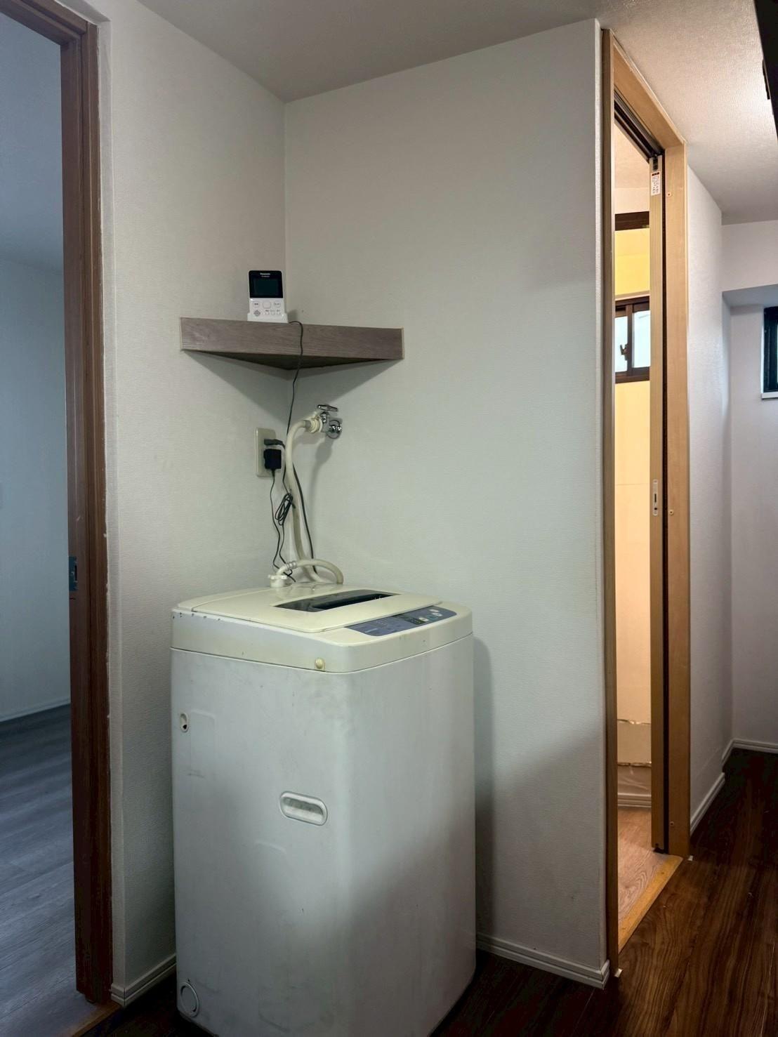 新穎マンション401号室 残置物ですが、洗濯機も設置しております♪☆
