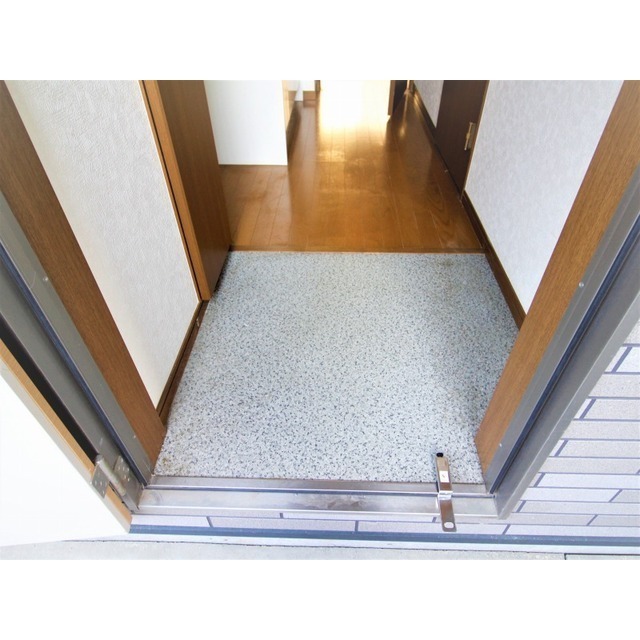 アムール リーヴェロ103号室 玄関