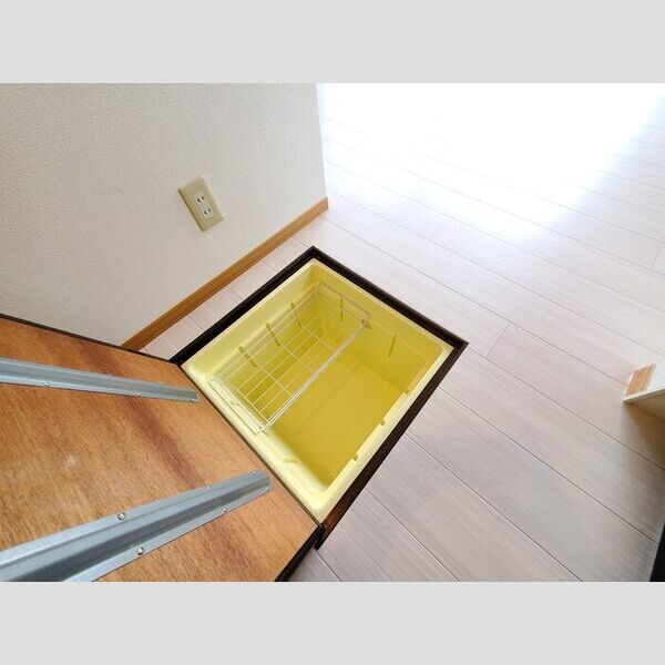 グレイスコートⅡ101号室 床下収納