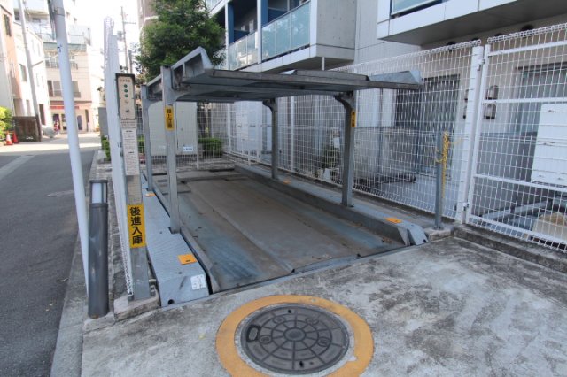 プライムアーバン長原上池台106号室 駐車場