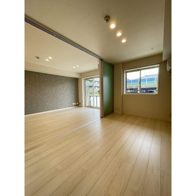 シャーメゾン国立ウエスト104号室 南向き・採光充分です