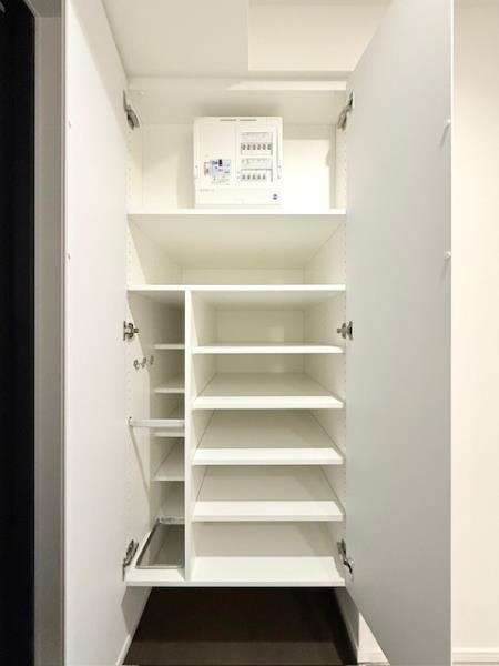 エレミ本蓮沼6階 リビング