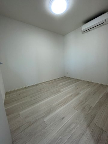 ガーラ・ステーション川崎久地5階 きれいな洋室です