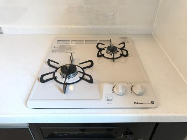 サン・サルーテ201号室 二口コンロ（イメージ）