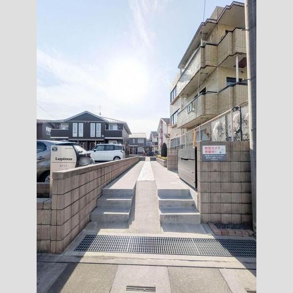 ルピナス　A エントランス