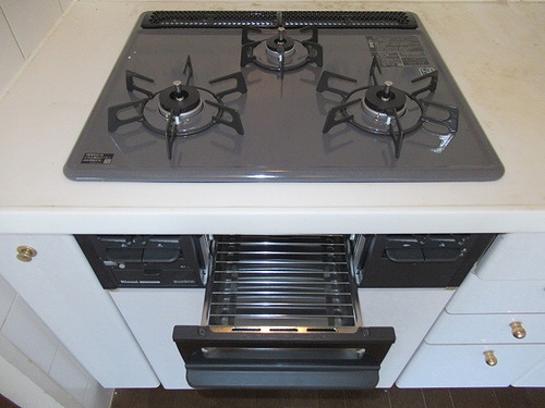 ライオンズヒルズ松戸 ３口ガスコンロ　内装後　※2019年5月撮影