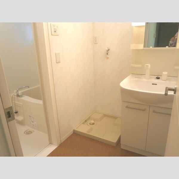 フェリシテ102号室 洗濯機置場・洗面台