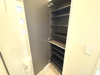 北区本郷町新築アパート103号室 収納（イメージ）