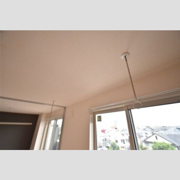 サンライズ202号室 室内物干し