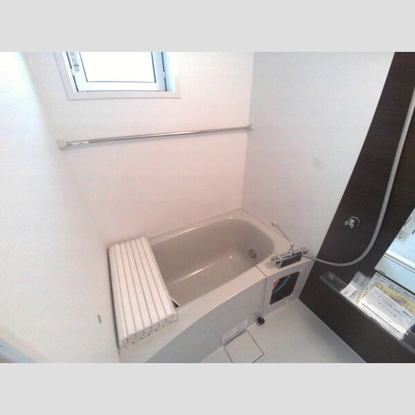 ROSE(ローゼ) 小窓付の浴室