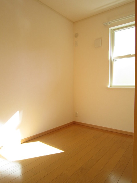 カームプレイＢ棟0101号室 フローリングの洋室