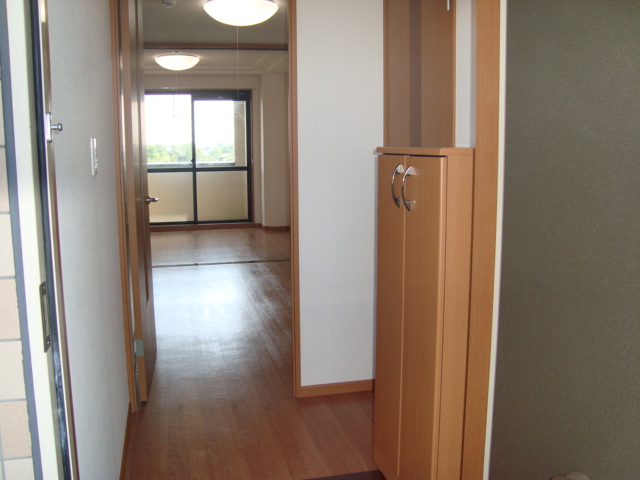 リバパレスおおたかの森 玄関