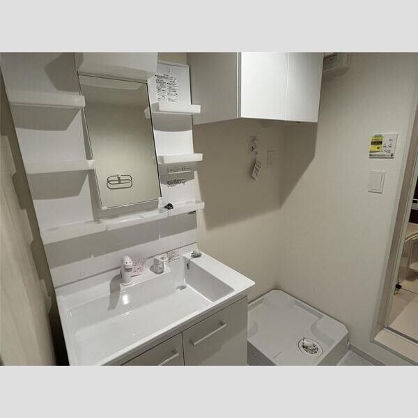 リーブルファイン足立区西新井301号室 洗面