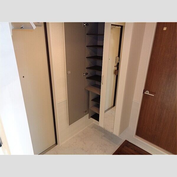 フランボワーズ中島210号室 玄関