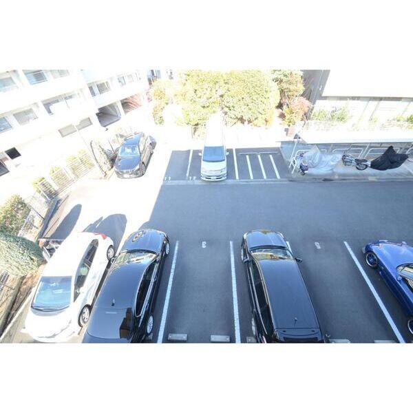 GRIDDER103号室 駐車場